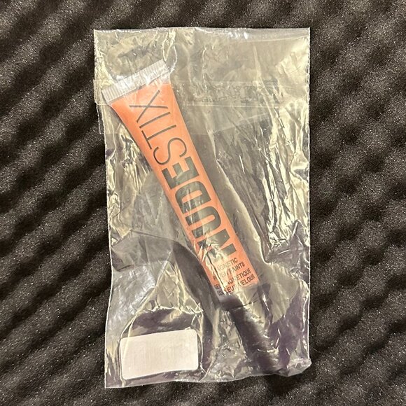 NUDESTIX Magnetic Plush Paints - Picture 7 of 8